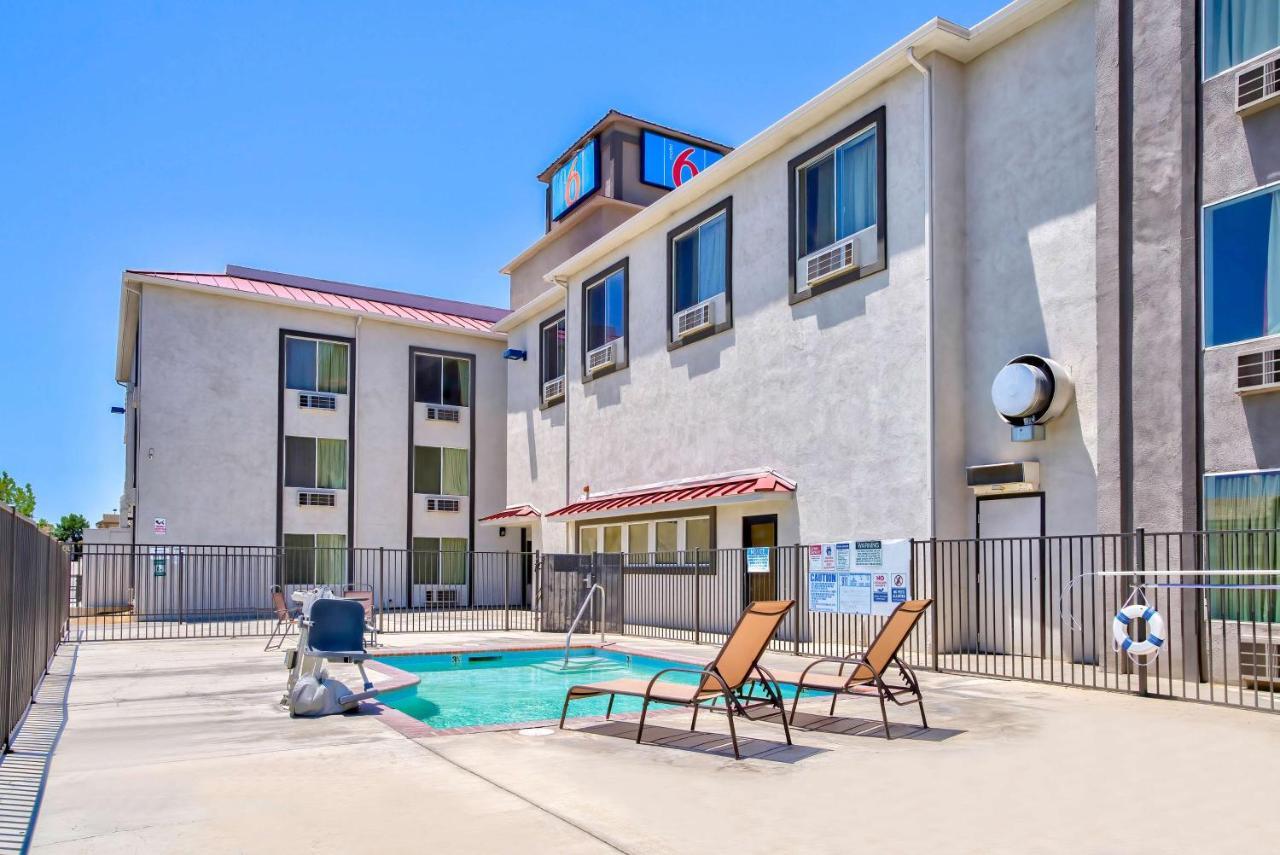 Motel 6-Hesperia, Ca - West Main Street I-15 Εξωτερικό φωτογραφία