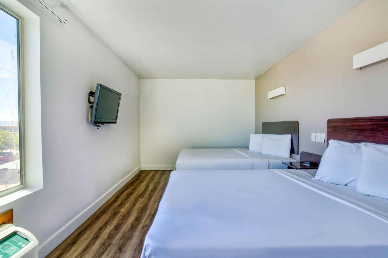Motel 6-Hesperia, Ca - West Main Street I-15 Εξωτερικό φωτογραφία