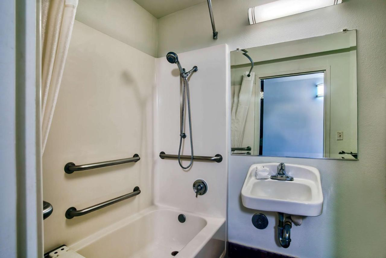 Motel 6-Hesperia, Ca - West Main Street I-15 Εξωτερικό φωτογραφία