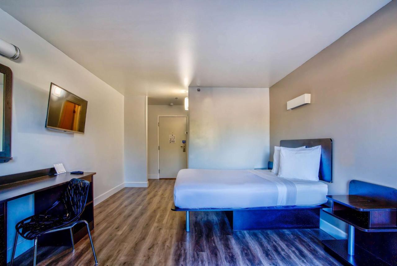 Motel 6-Hesperia, Ca - West Main Street I-15 Εξωτερικό φωτογραφία