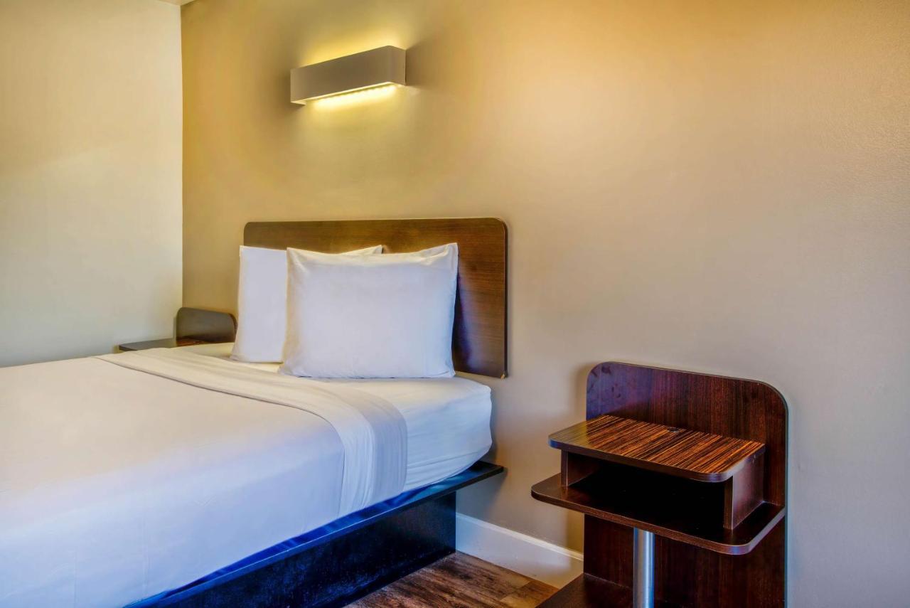 Motel 6-Hesperia, Ca - West Main Street I-15 Εξωτερικό φωτογραφία
