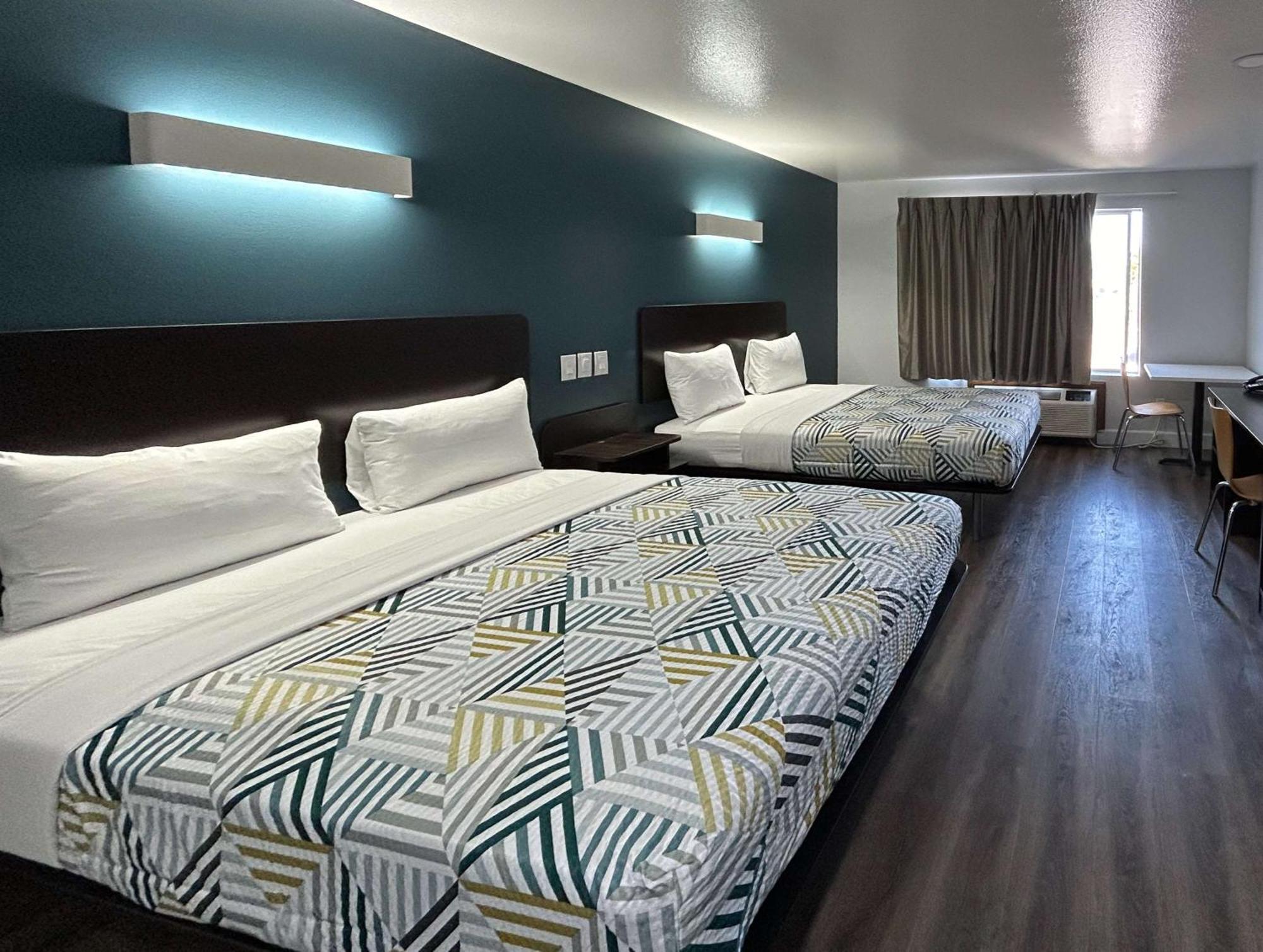 Motel 6-Hesperia, Ca - West Main Street I-15 Εξωτερικό φωτογραφία