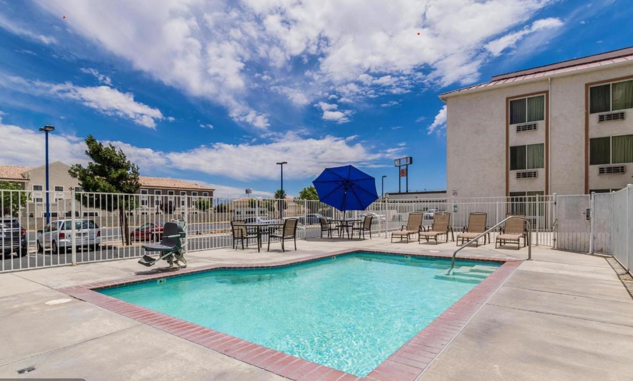 Motel 6-Hesperia, Ca - West Main Street I-15 Εξωτερικό φωτογραφία