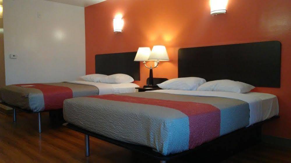 Motel 6-Hesperia, Ca - West Main Street I-15 Εξωτερικό φωτογραφία