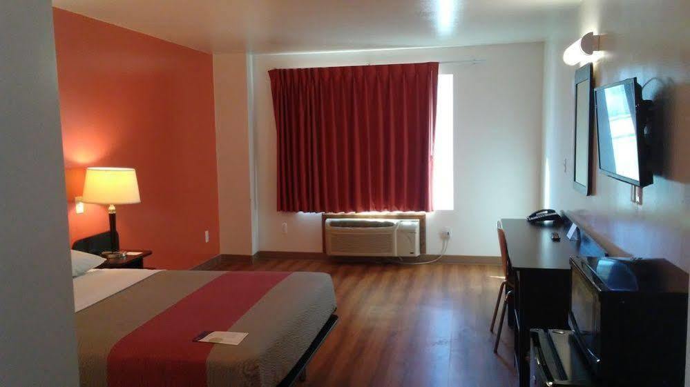 Motel 6-Hesperia, Ca - West Main Street I-15 Εξωτερικό φωτογραφία